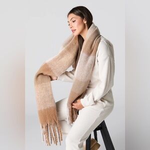 NEW Large Fluffy Banana Republic Oversized blanket scarf- Beige/Brown/Tan